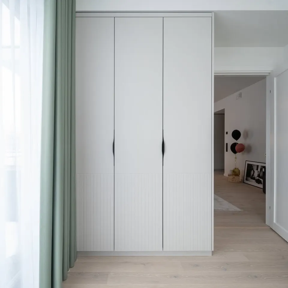 wardrobe white hall